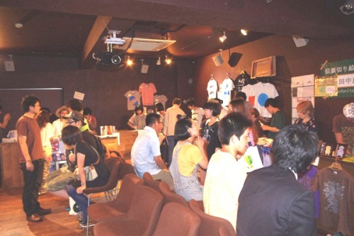 会場
